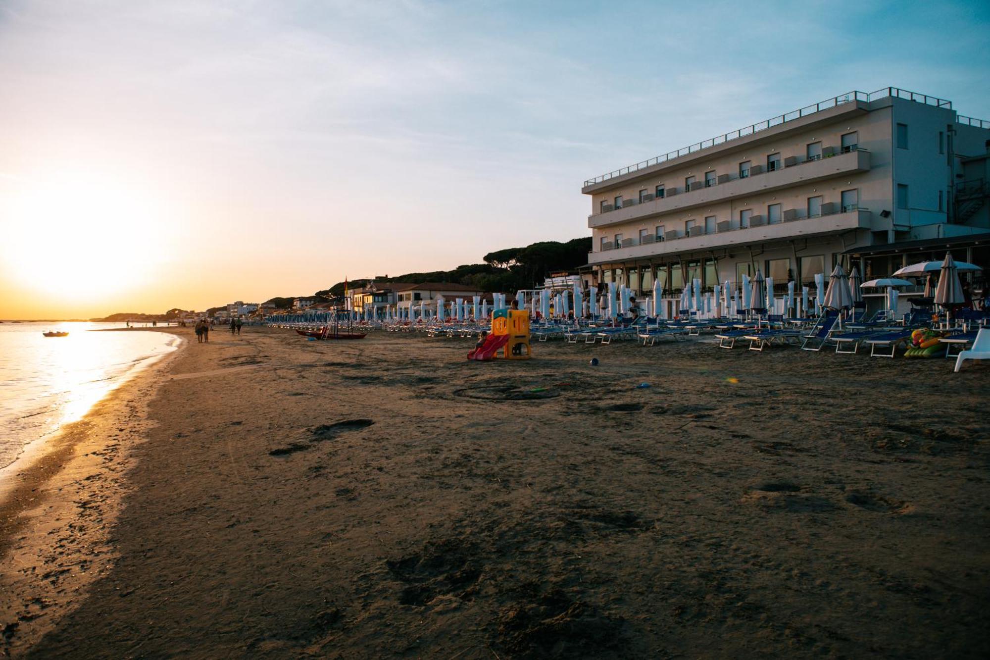 Hotel Parrini Follonica Eksteriør billede